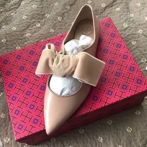 NIB Tory Burch Leather Clara Flat with velvet bow